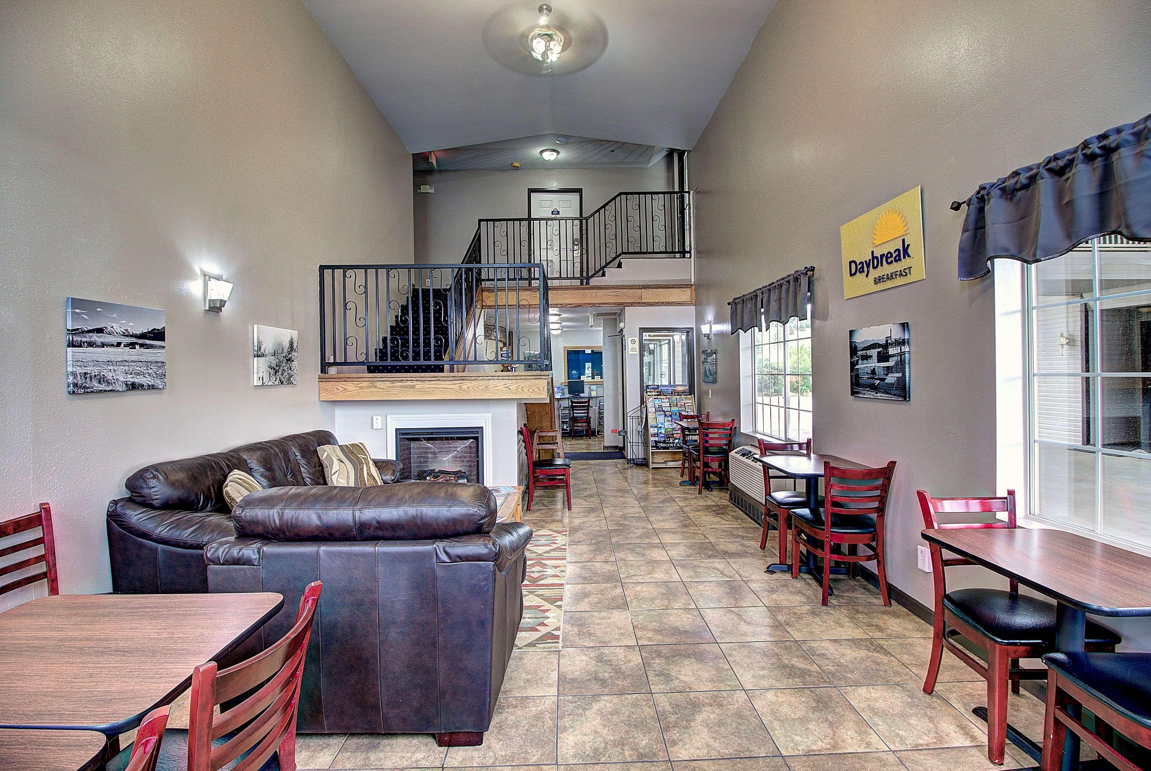 Days Inn & Suites By Wyndham Lolo Exterior foto