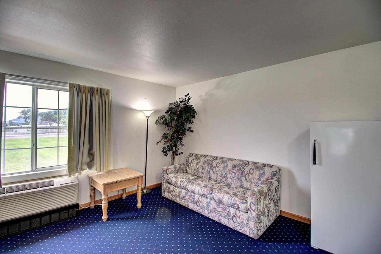 Days Inn & Suites By Wyndham Lolo Exterior foto
