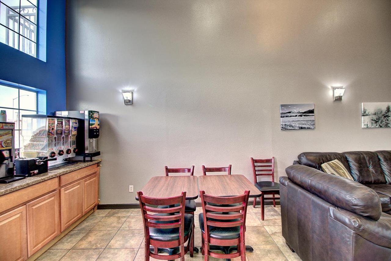 Days Inn & Suites By Wyndham Lolo Exterior foto