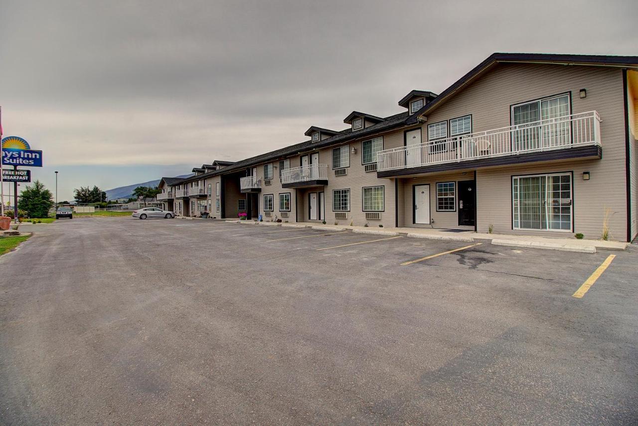 Days Inn & Suites By Wyndham Lolo Exterior foto